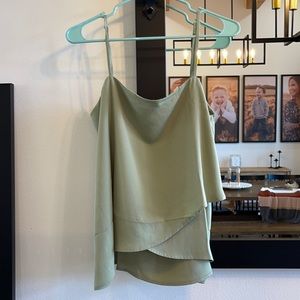 Adjustable strap tank